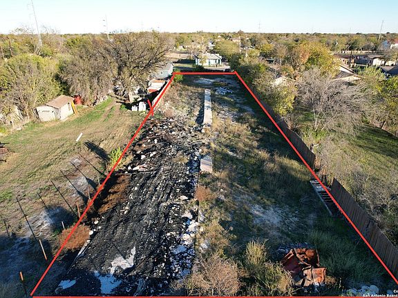 3rd image of 915 SW 36TH ST