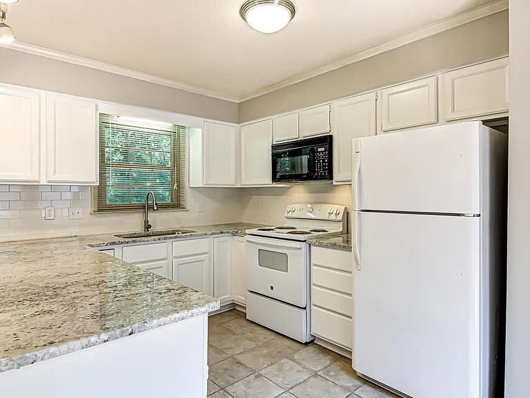 4639 Lawndale Dr — Photo 2