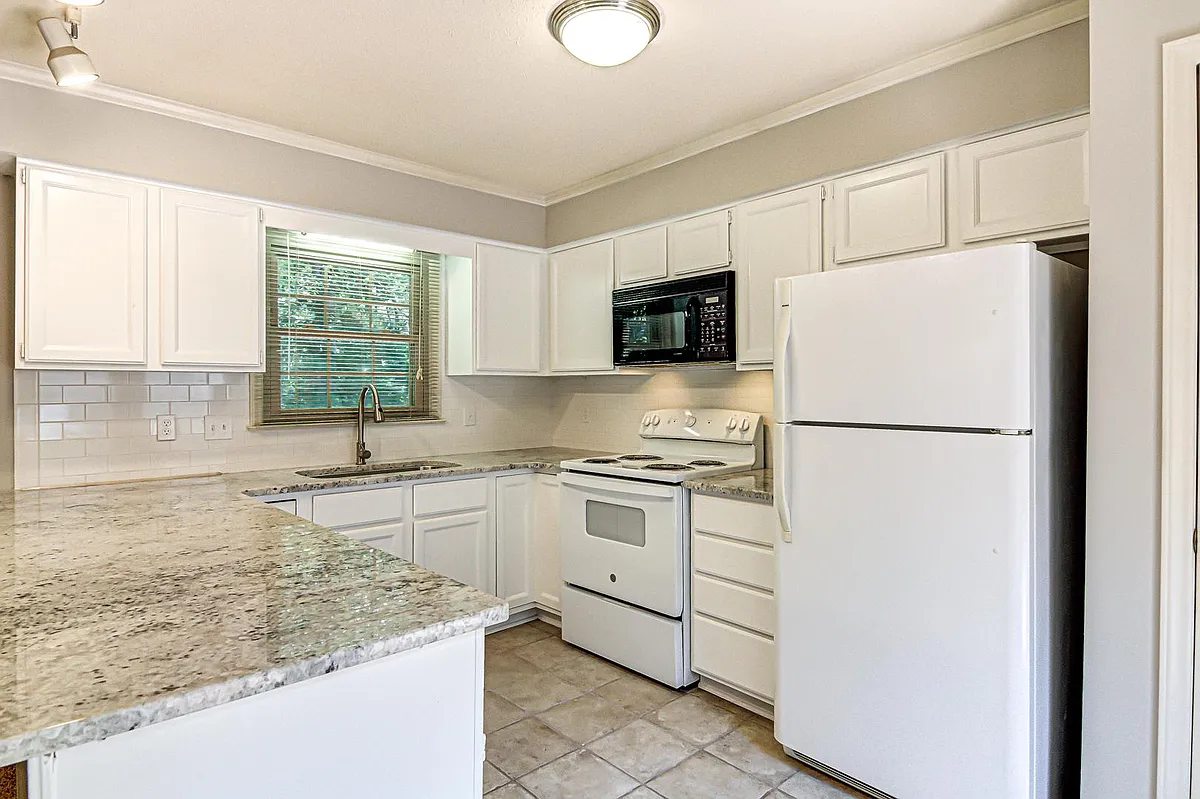 Building Photo - 4639 Lawndale Dr