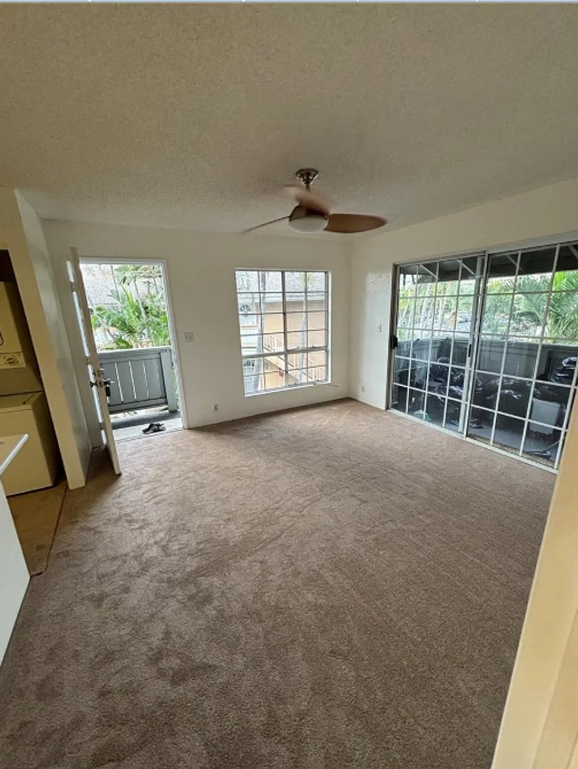 Conveniently Located 1BR Townhome in Desirable Crosspointe at Halawa — Photo 1