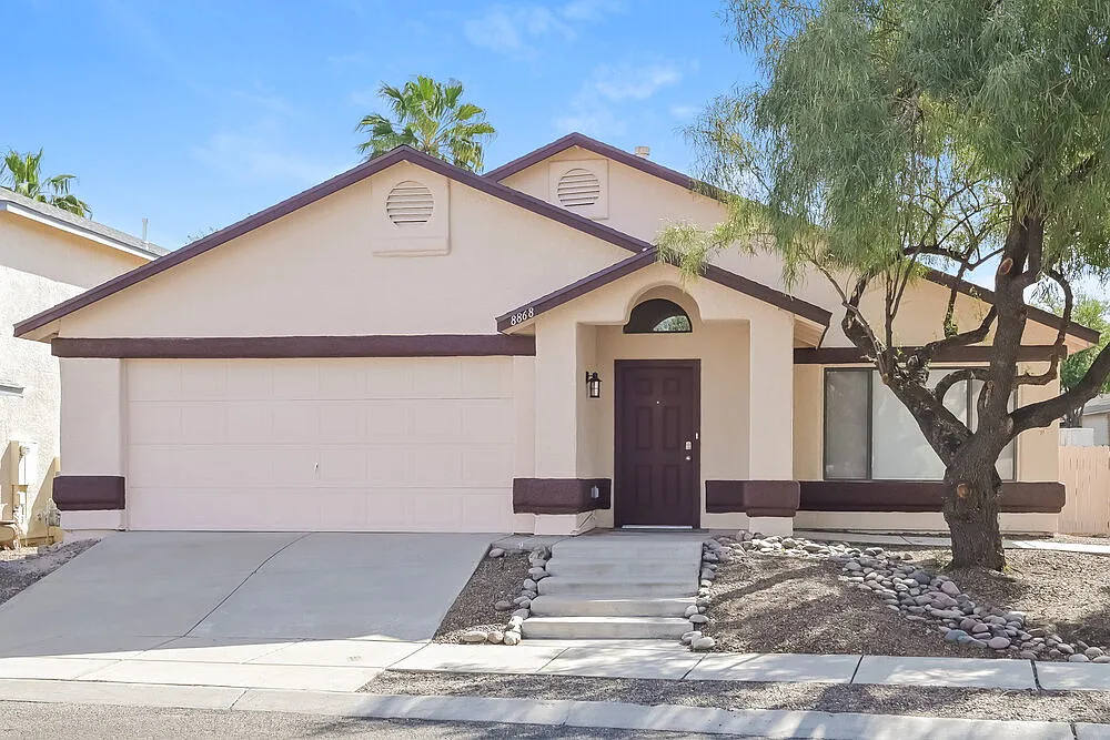 3 bed, 2.0 bath, 1733 sqft, $2,250 — Photo 1