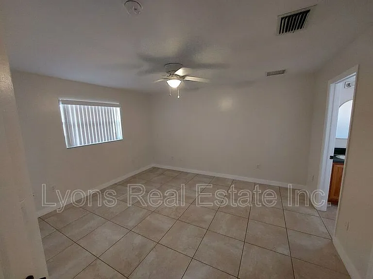 611 SE 5th St — Photo 7