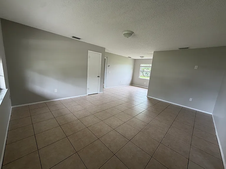 2906 Winfield St — Photo 2
