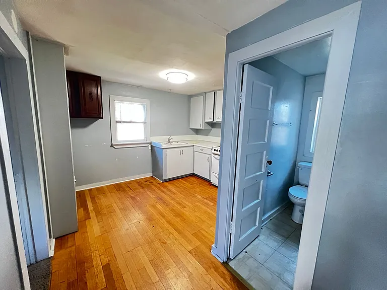 309 S 33rd St — Photo 3
