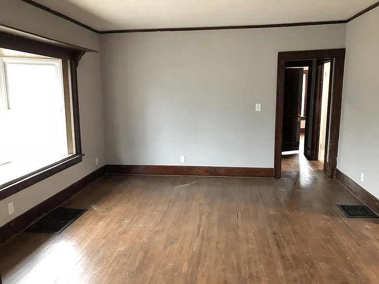 1626 W Clark St — Photo 12