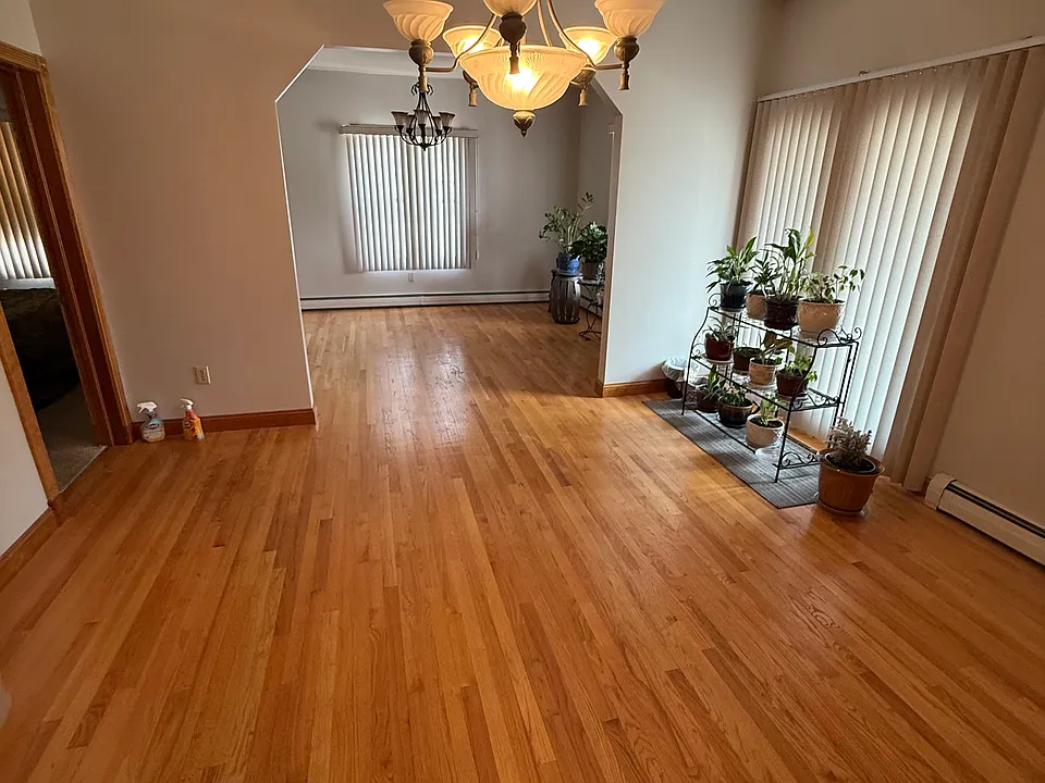 546 Lonsdale Ave #2