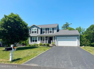 909 Ridgeview Cir, Castleton, NY 12033