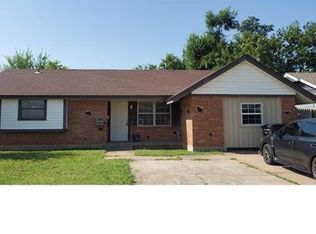 704 W Main St, Moore, OK 73160