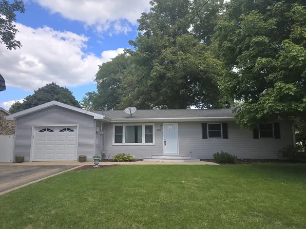 235 Hansen Circle Dr, Clifton, IL 60927