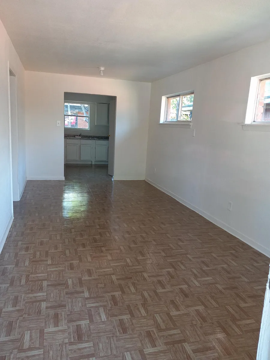 Entry/Living room/Dining room - 2113 Hutton St