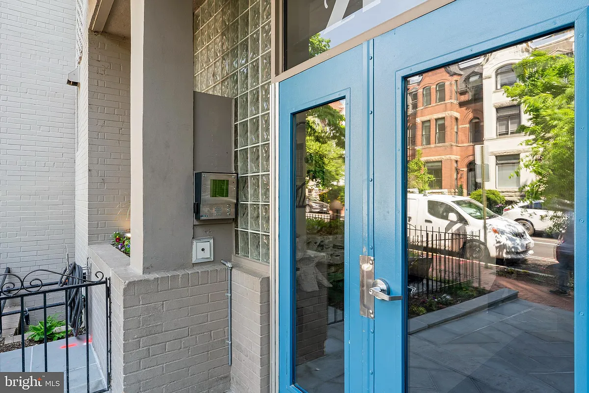 Photo 2 of 31 - 2130 N St NW #508 - Washington, DC Building Photo - 2130 N St NW #508