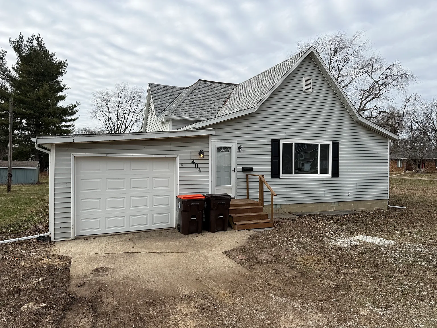 3 bed, 1200 sqft, $1,550 — Photo 1