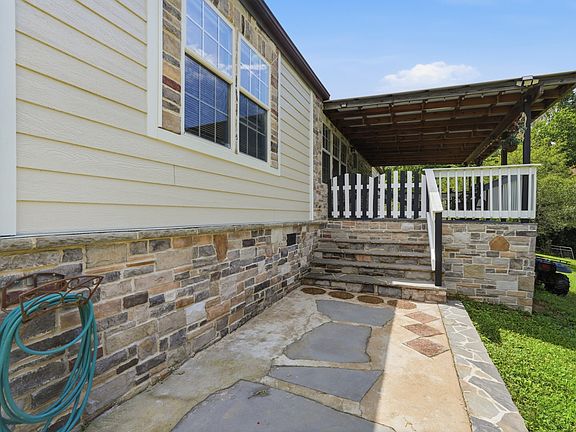 4th image of 47 Riddleton Cir