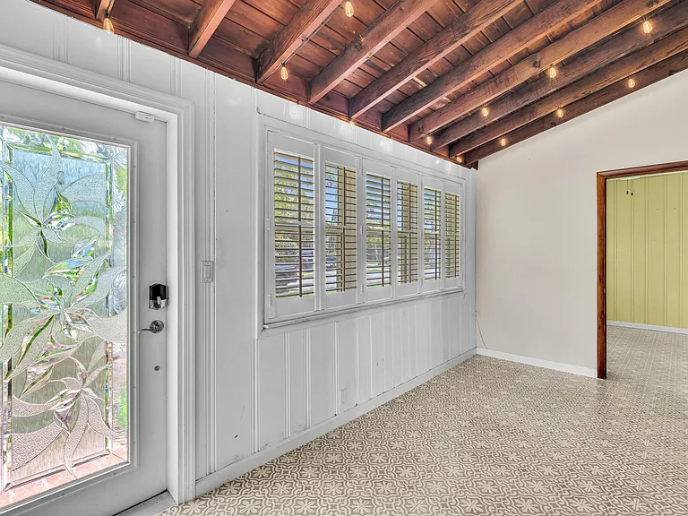 1527 Mayo St — Photo 5