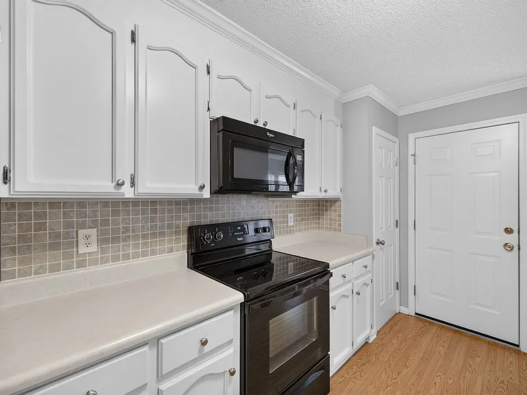 11 Julius Cir — Photo 20