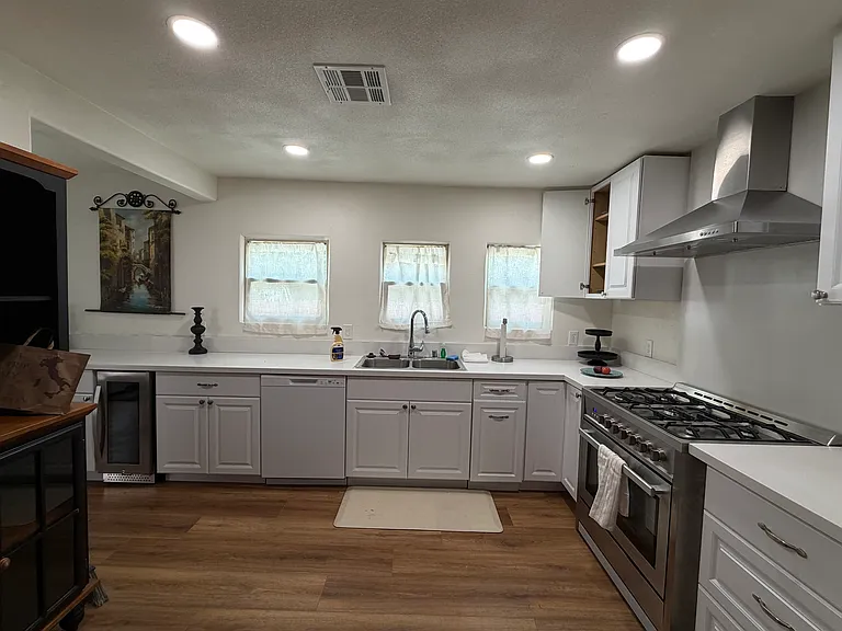 115 W D St — Photo 6