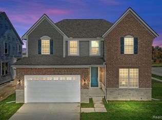 2432 Parkshore Dr, Commerce Township, MI 48382