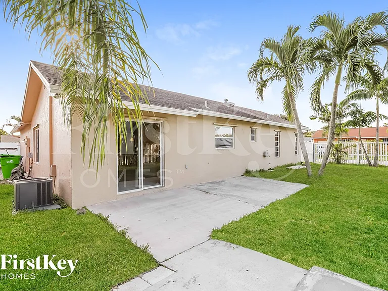 2366 NW 110th Ter — Photo 15