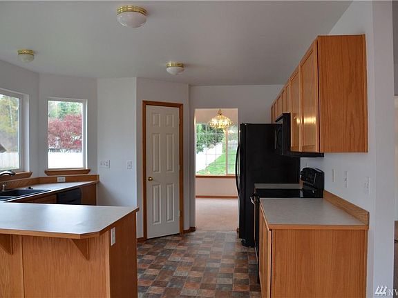 5th image of 16018 22nd Ave W