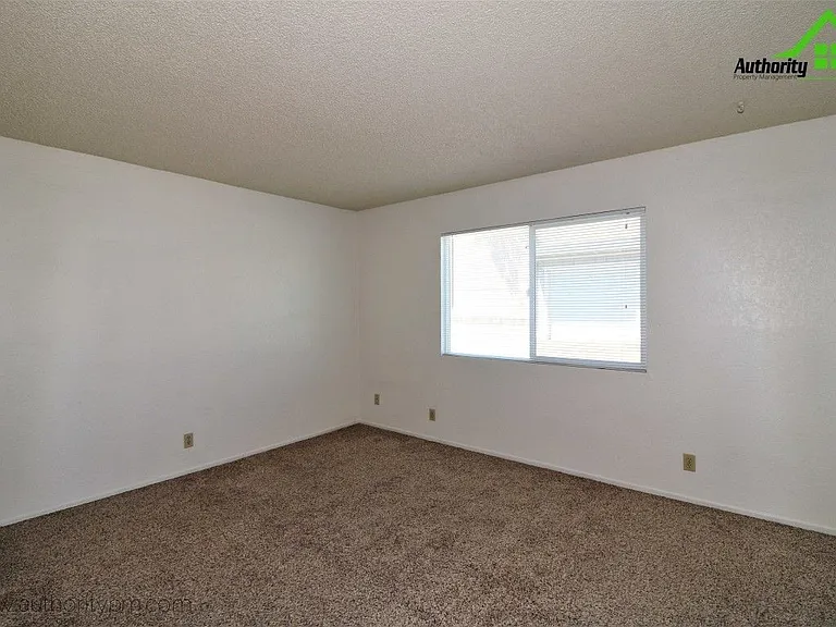 900 Jamieson Ct #4 — Photo 13