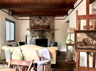 110 Bourne Ct, Bushkill, PA 18324