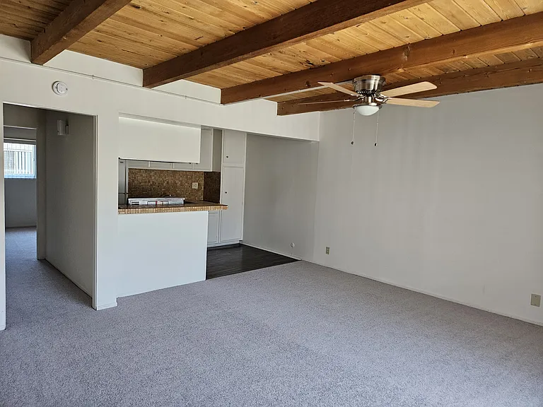 943-959 Ventura Ave — Photo 13