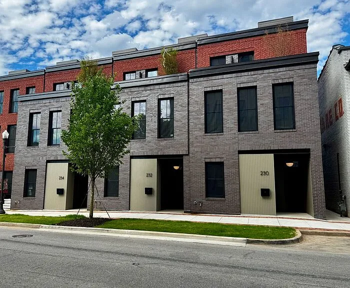 230 Washington St NE — Photo 1