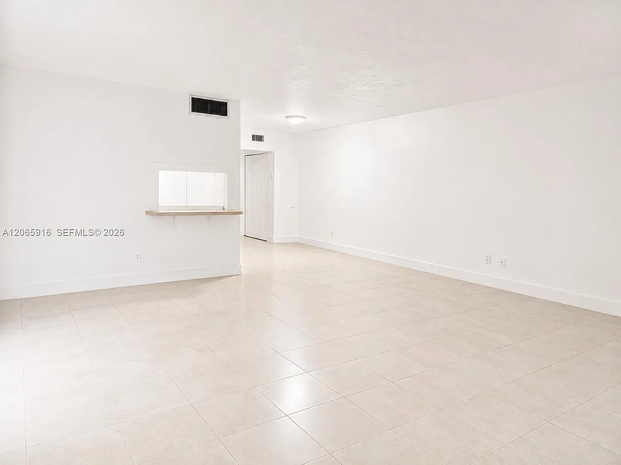 Sutton House Condo — Photo 3