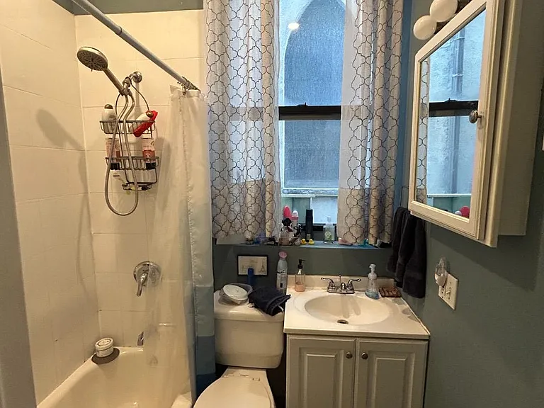 419 W 44th St #2W — Photo 17