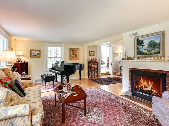 5th image of 36 Forest Dr