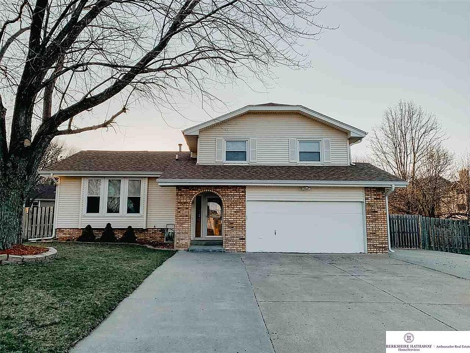1st image of 2904 S 158th Cir