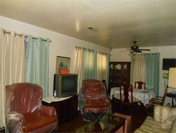2nd image of 412 Monroe Dr NW