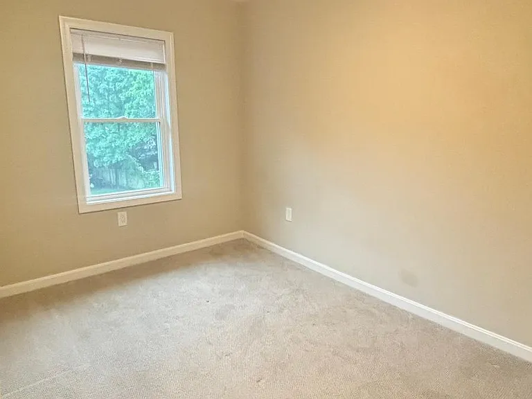 30 Forest Ave — Photo 3