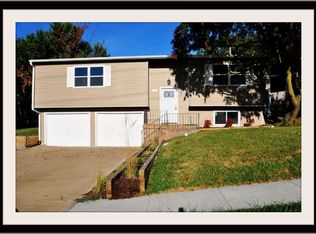 3211 SW Eveningside Dr, Topeka, KS 66614