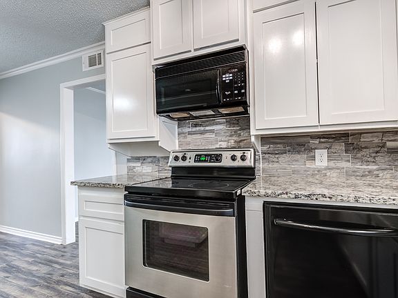 Kitchen - opening leads to front living room