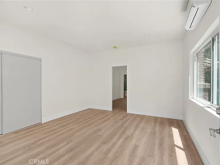 1530 N Mariposa Ave — Photo 14