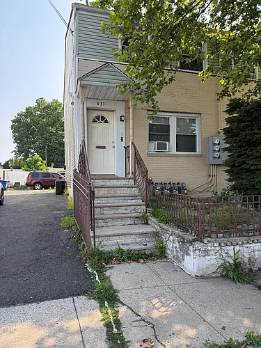 629-631 Myrtle St Photo 1