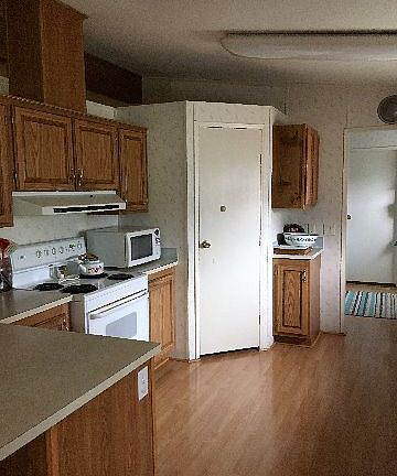 5th image of 547 Evans Ave