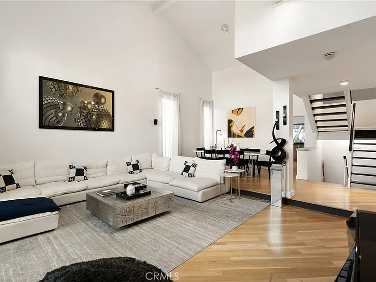 1447 N Kings Rd — Photo 6