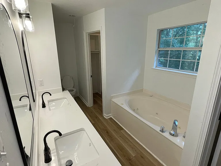 14421 Woodcreek Dr — Photo 13