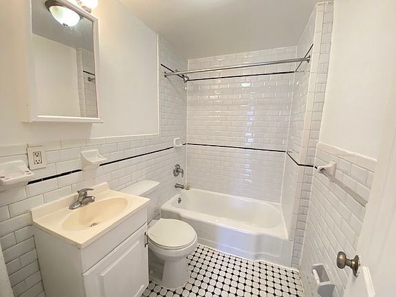 5th image of 246 Bradhurst Ave APT 46