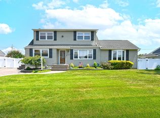 859 Brent Dr, Wantagh, NY 11793