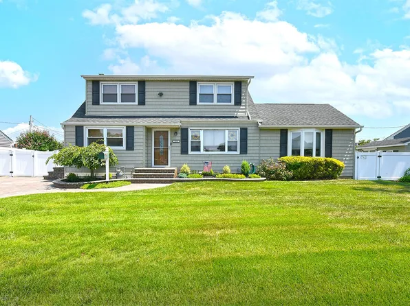 859 Brent Drive, Wantagh, NY 11793