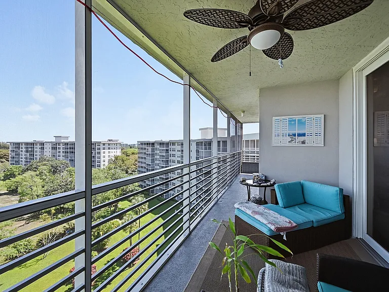 4015 W Palm Aire Dr #1001 — Photo 32