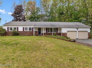 9 Mountain View Ter, Ballston Lake, NY 12019