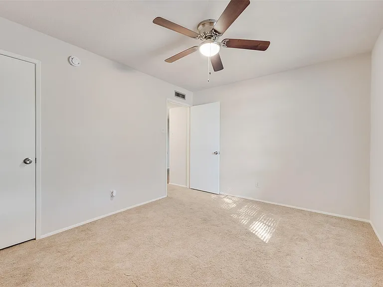 1429 Whitehall Dr — Photo 14