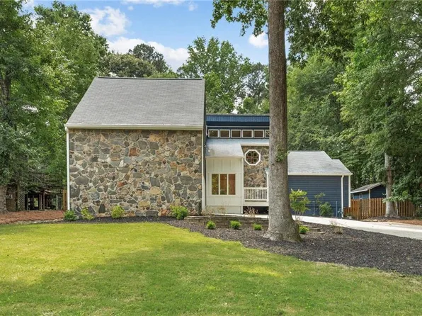5296 Amhurst Dr, Peachtree Corners, GA 30092