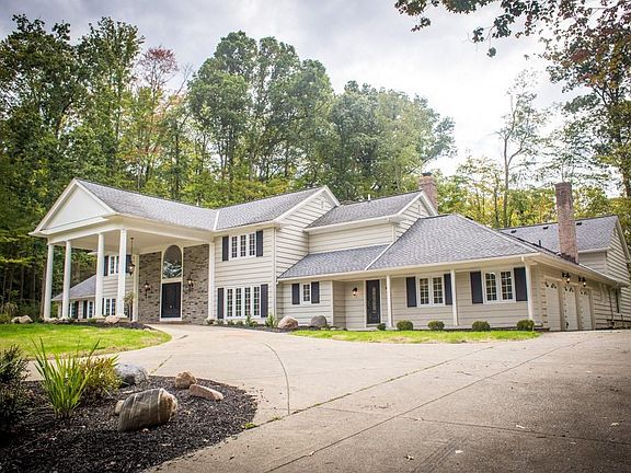 2nd image of 4 Whisperwood Ln