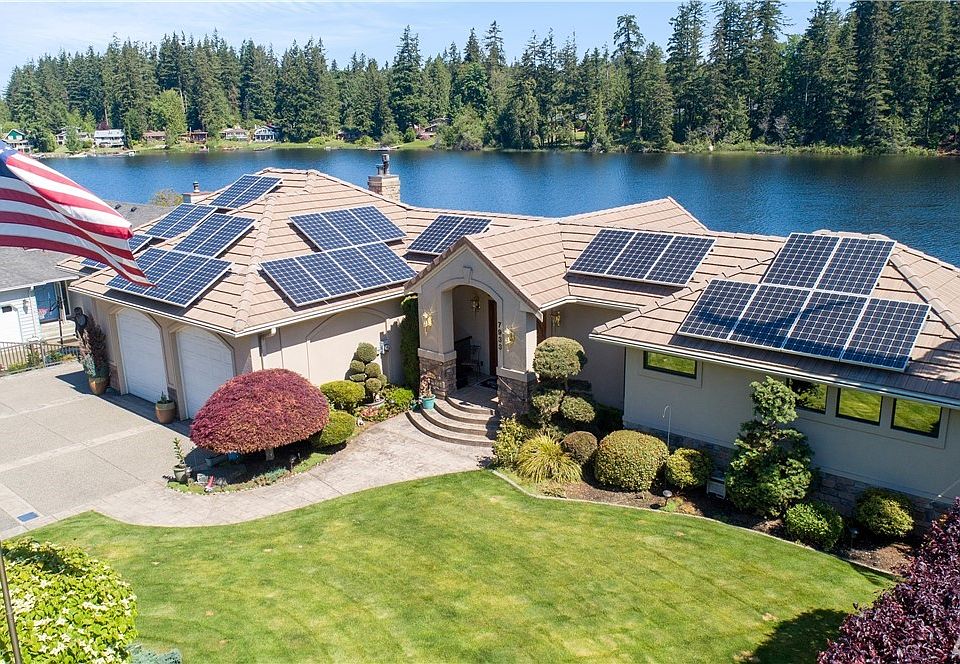 Welcome to lake living! This gorgeous 3 bedroom, 2.75 bath home features luxury and style throughout.