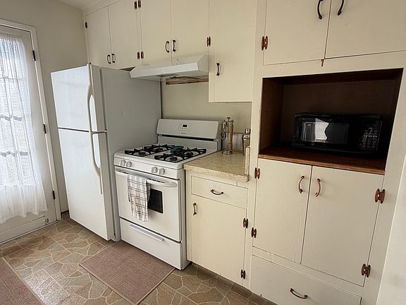 5th image of 588 Couper Dr #B